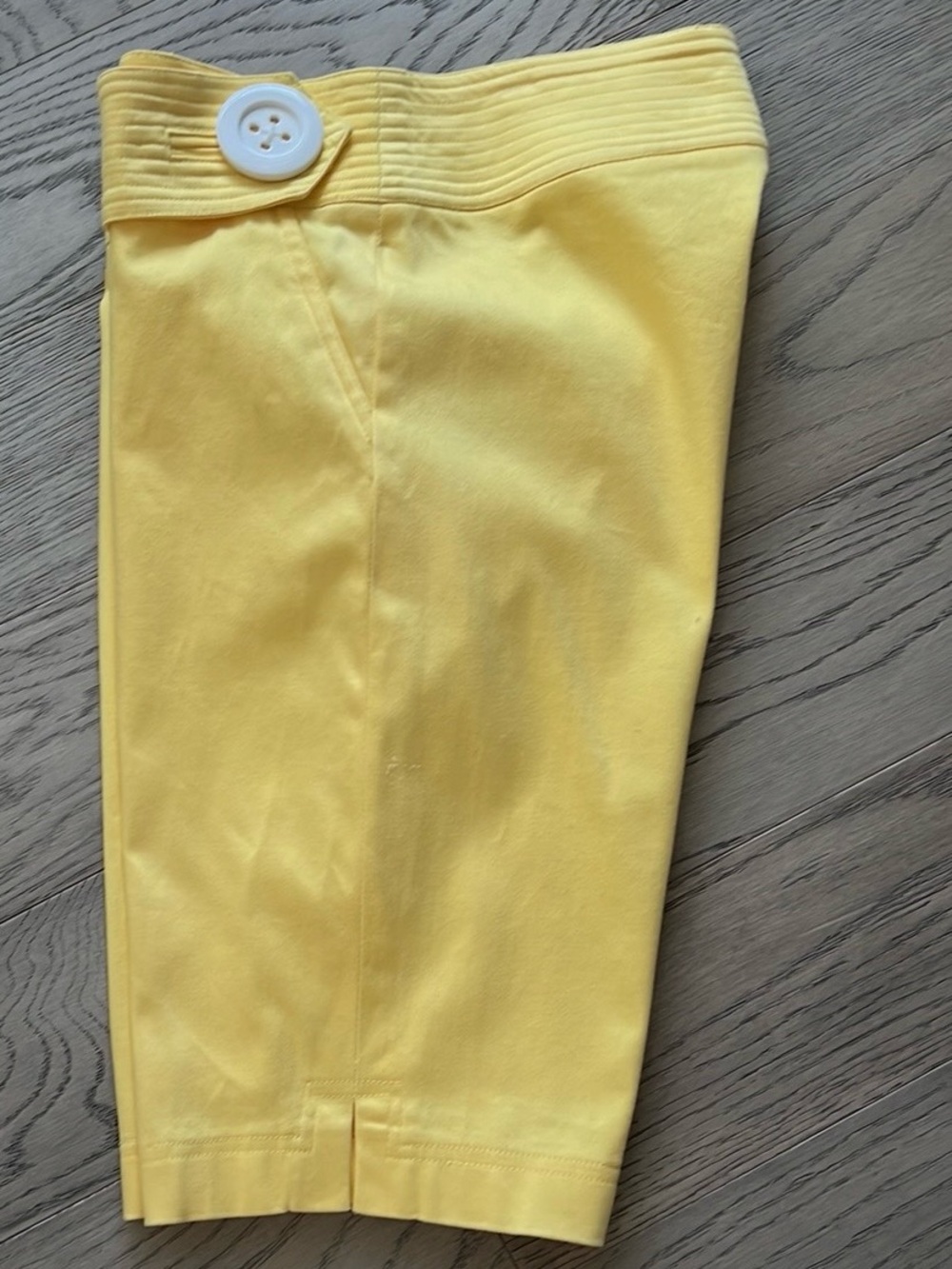 Cache Soft Yellow Capri Pants size 6